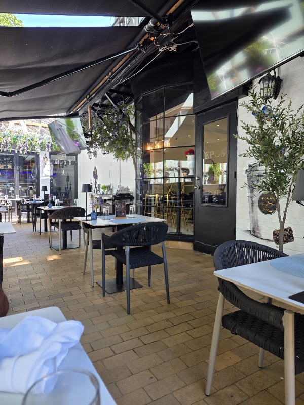 EPOS Cafe & Restaurant 5