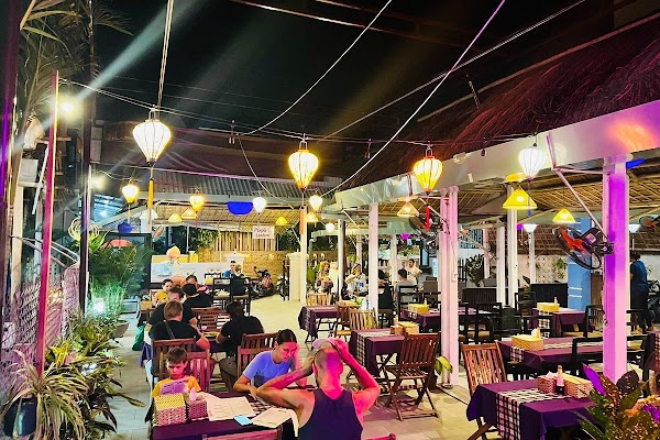 Purple Lantern Restaurant( An Bang Beach Hoi An ) 4