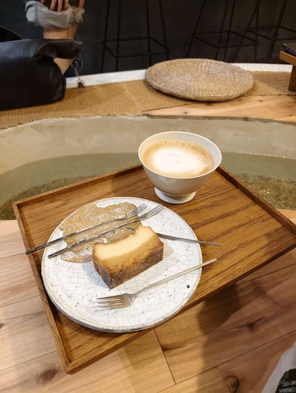 Cafe & Ashiyu coworo 3