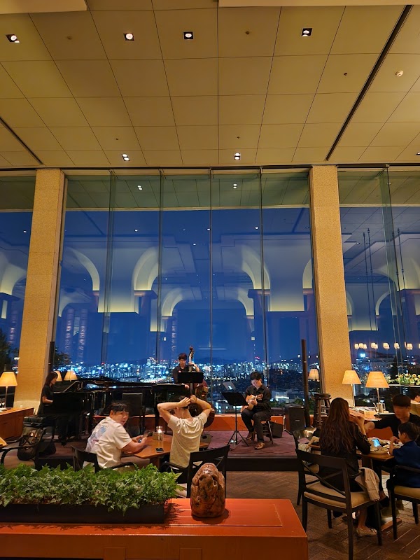 Lobby Lounge 5