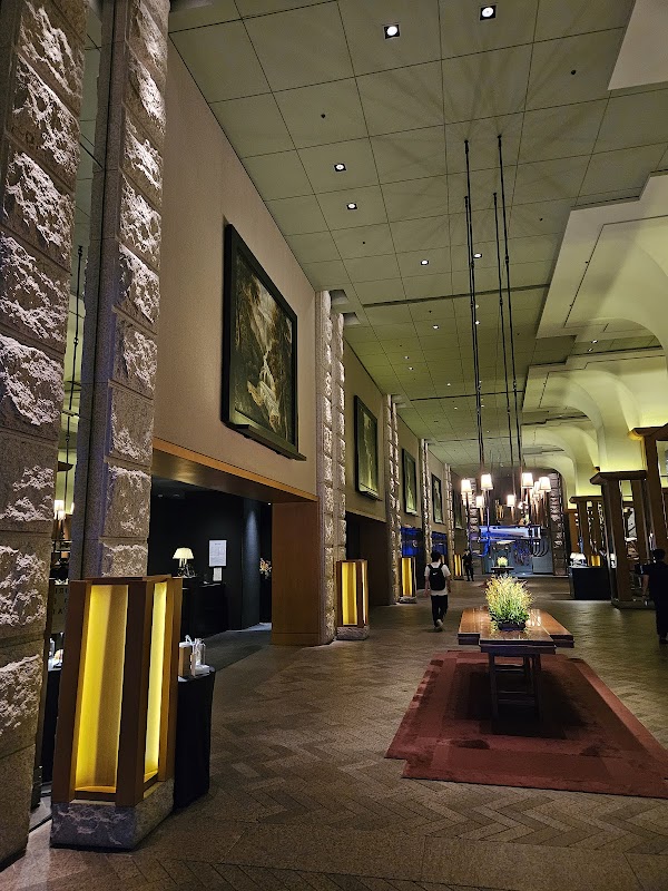 Lobby Lounge 4