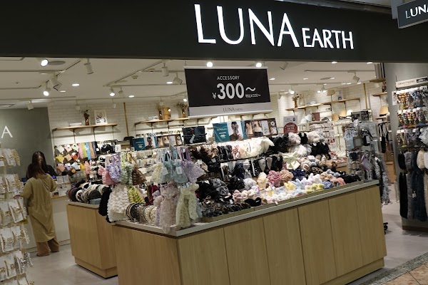 LUNA EARTH なんばウォーク店