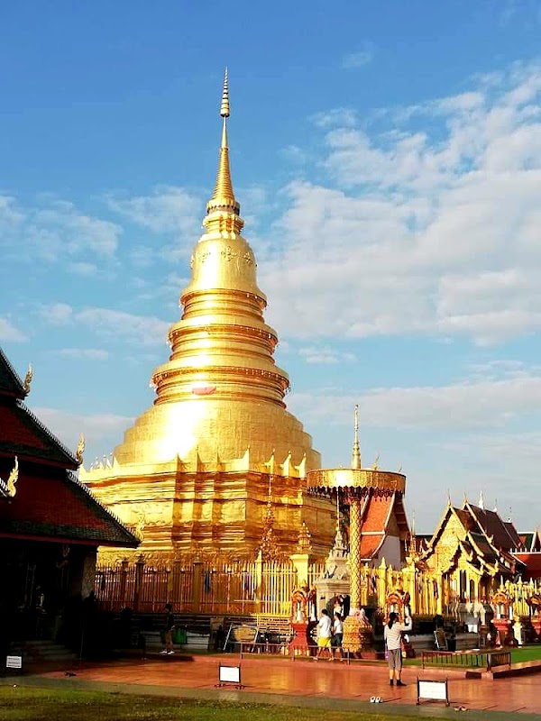 Wat Phra That Haripunchai Woramahawihan