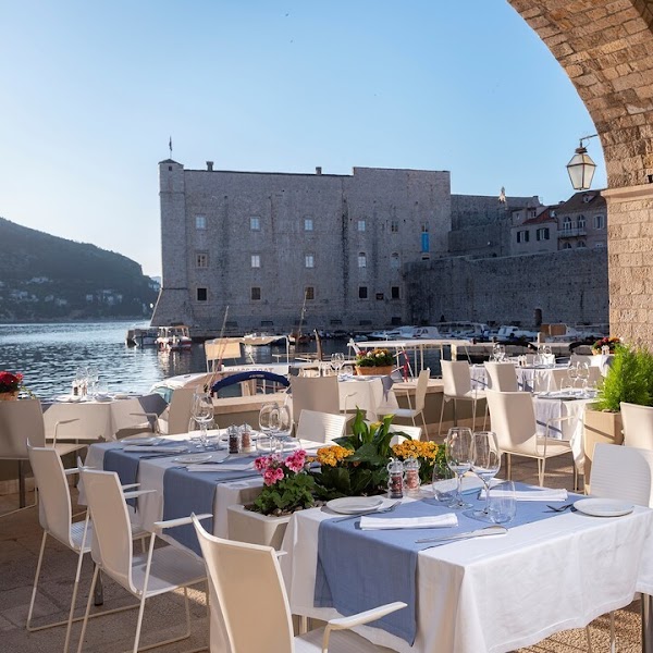 Gradska kavana Arsenal Restaurant 2