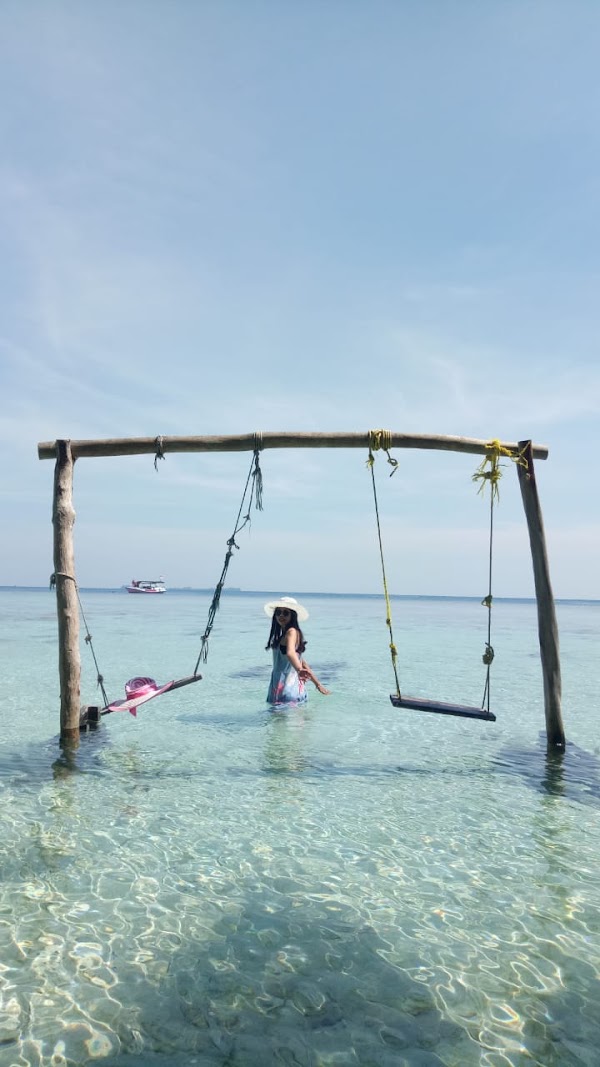 Pulau Menjangan-kecil 2