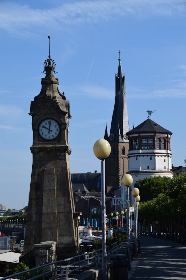 Burgplatz 2