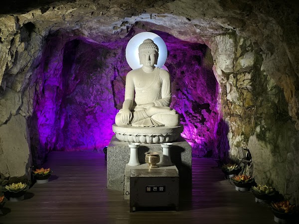 Amethyst Cavern Park 1