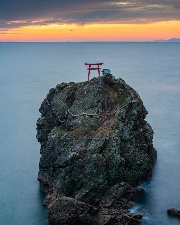 Tsunakakeiwa Rock Mishima shrine