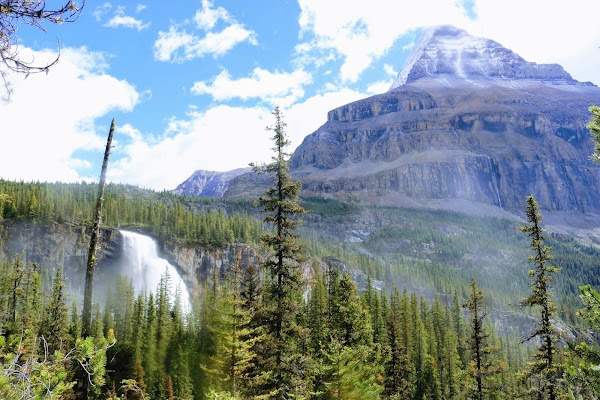 Valley of a Thousand Falls 4