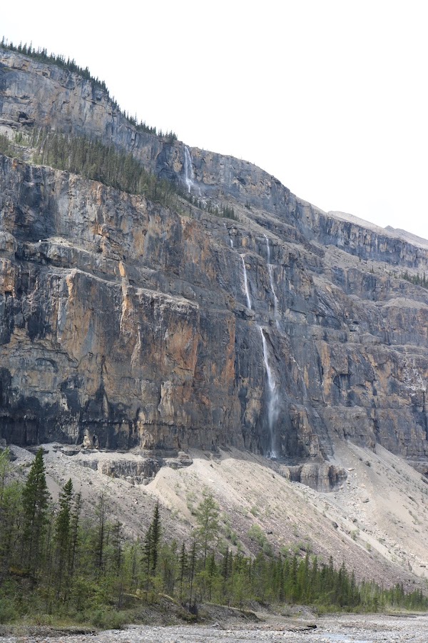 Valley of a Thousand Falls 3
