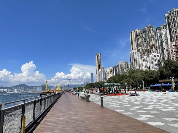 Belcher Bay Promenade 4