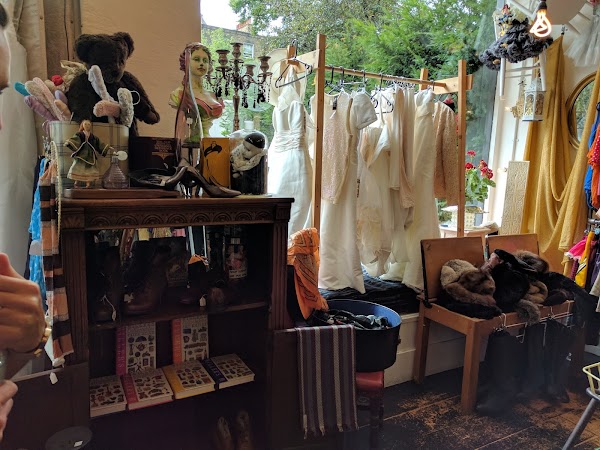 Fara Charity Shop - Islington 5