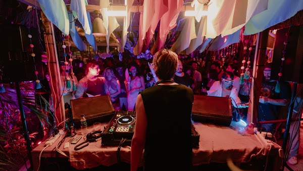 Tikiliano Bar 5