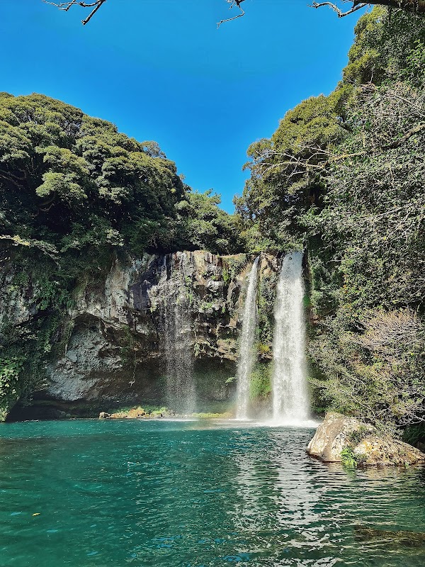 Cheonjiyeon Waterfall 1