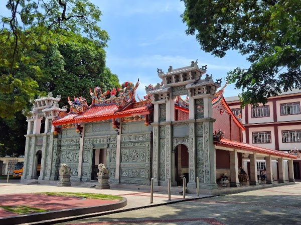 Manila Chinese Cemetery