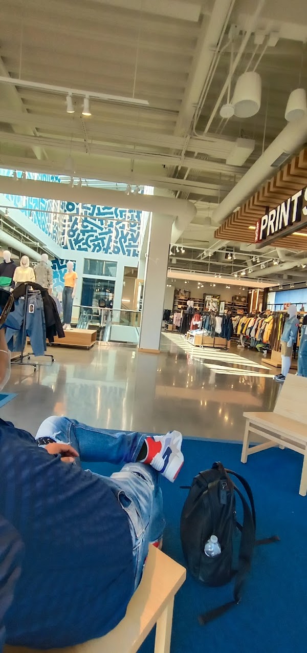 Levi’s Outlet Store 2