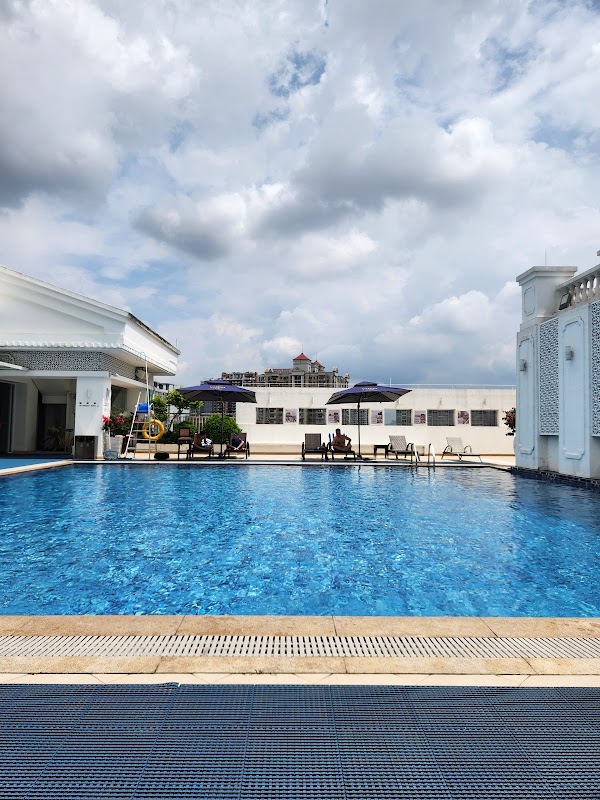 Sunny Holiday Inn 4