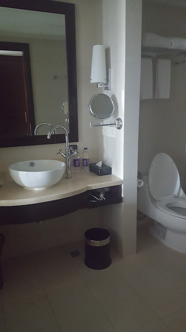 Sunny Holiday Inn 2