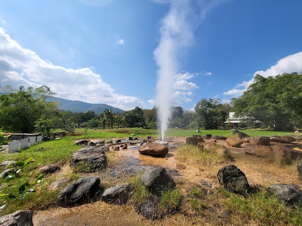 San Kamphaeng Hot Springs 3