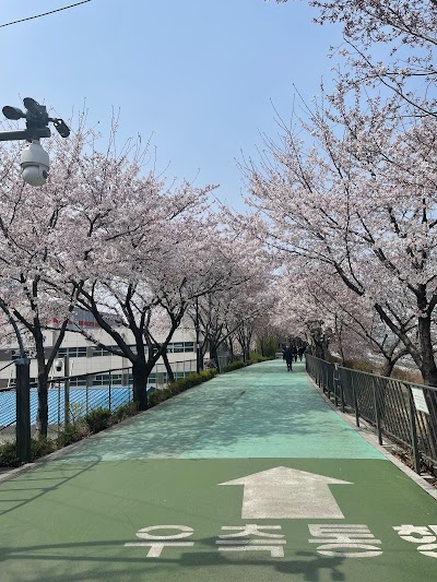 Songjeong Dike Park