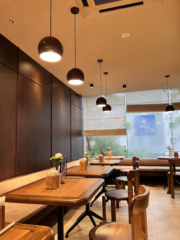 The Running Bean Phan Xích Long - Coffee and Brunch