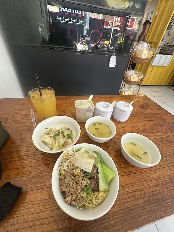 Nyonya Tang Bubur Babi & Bakmi 2