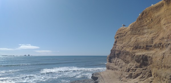Omau cliffs 3