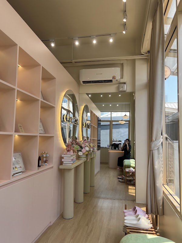Glowiest Studio ลิฟติ้งขนตา แวกซ์คิ้ว ลงสี ฝังสีปาก 5