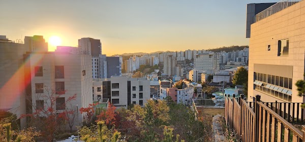 Yongyangbongjeojeong Park 5