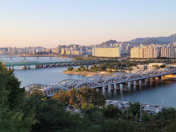 Yongyangbongjeojeong Park 4
