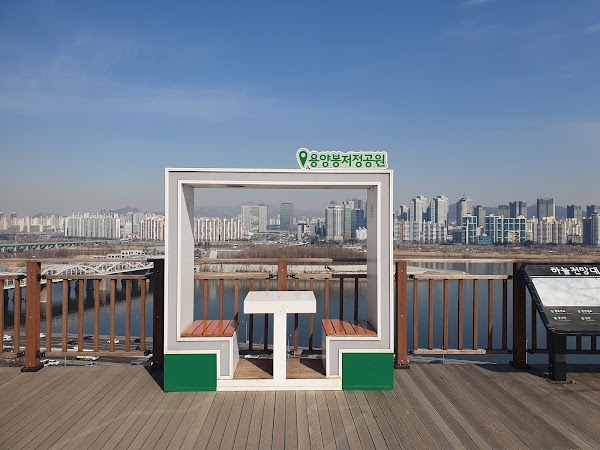 Yongyangbongjeojeong Park 2