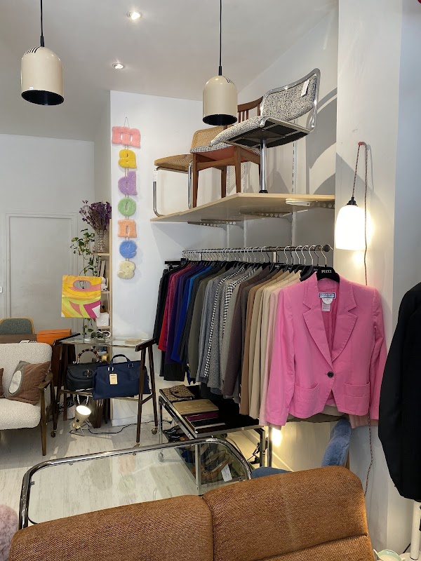 Madones vintage • vintage shop • Selection of luxury vintage fashion and accessories 4
