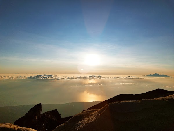 Puncak Gunung Agung Bali 4