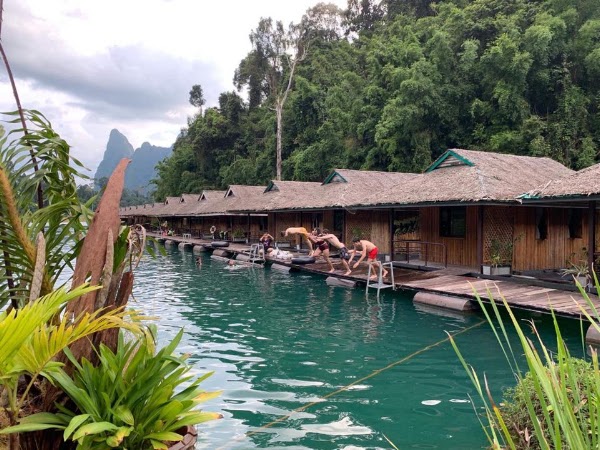 Praiwan Raft House