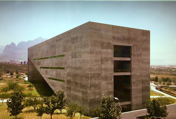 UDEM - Roberto Garza Sada Center 4