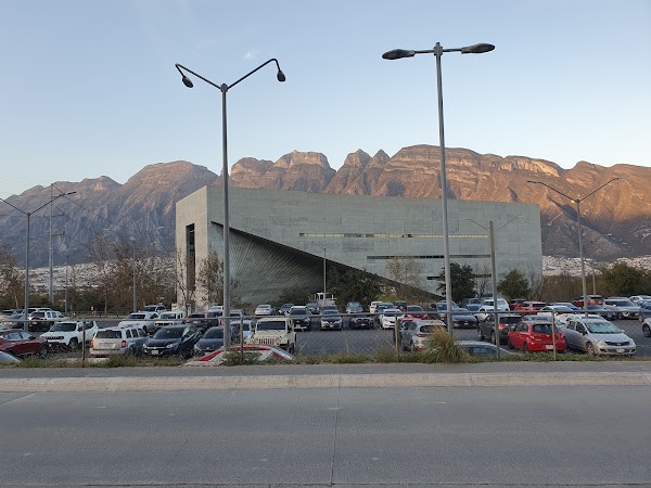 UDEM - Roberto Garza Sada Center 3