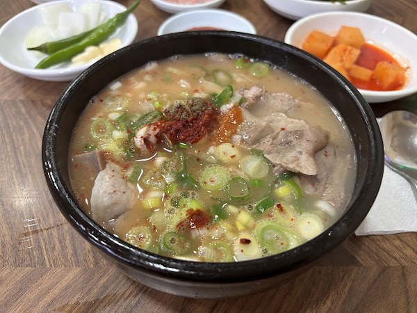 꽃돼지국밥 4