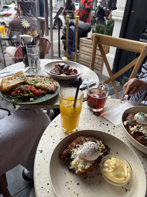 Eggs Benaddicted 4