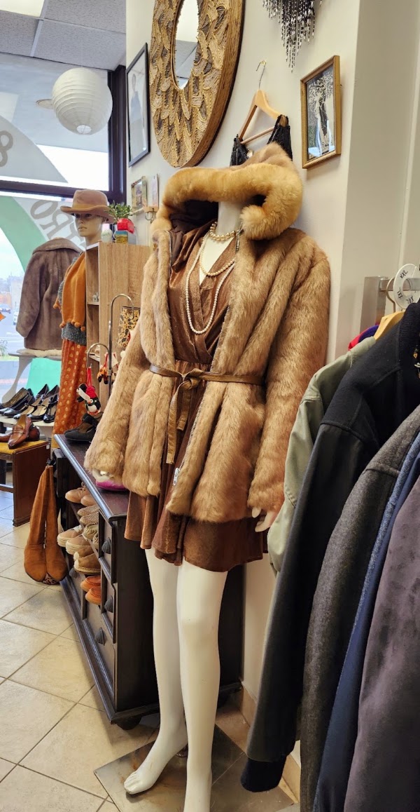 Copper Collective Vintage Clothing and Collectibles 5