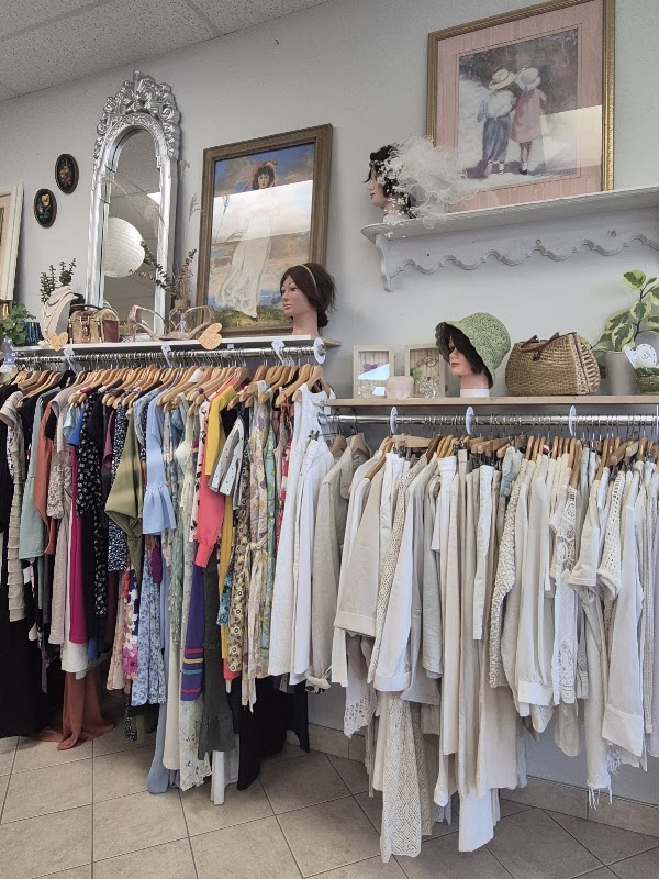 Copper Collective Vintage Clothing and Collectibles 3