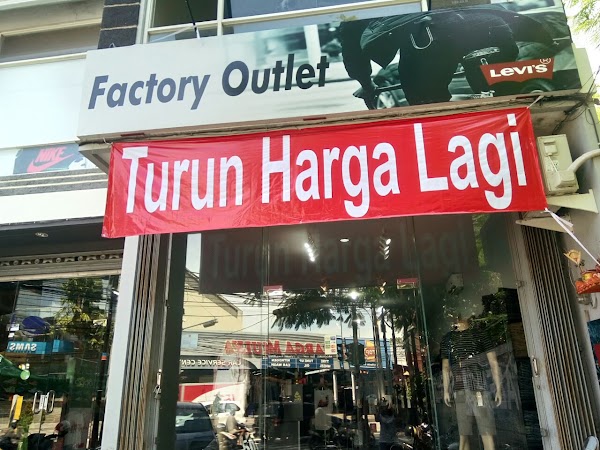 LEVI'S Outlet Store 3