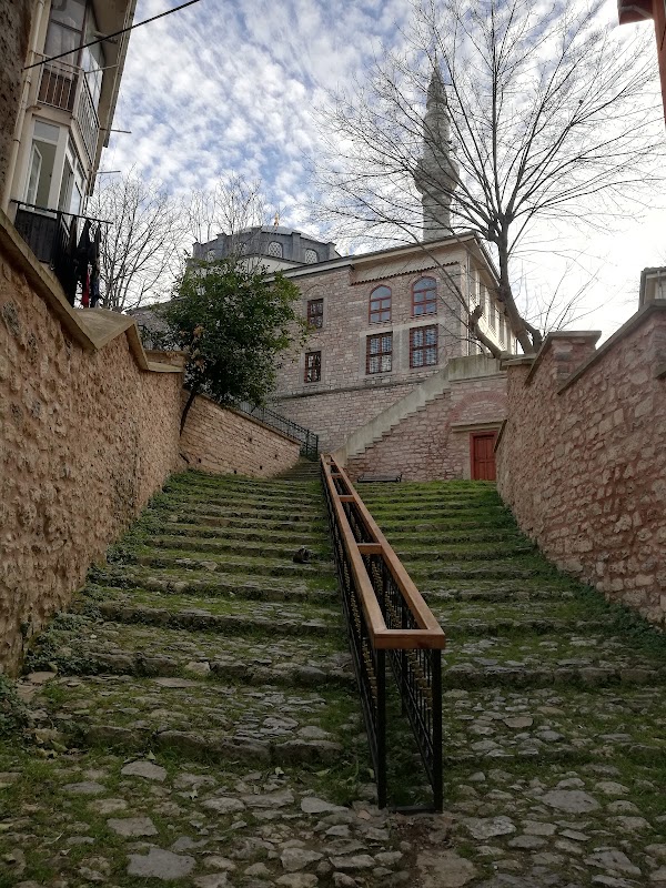 Kaptan Paşa Cami Sokak 1
