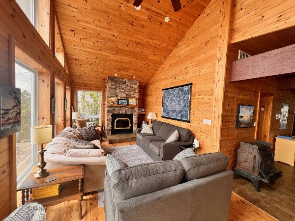 Miller Lake Ontario Rental Cottage "Loon Lodge" on the Bruce Peninsula near Tobermory 3
