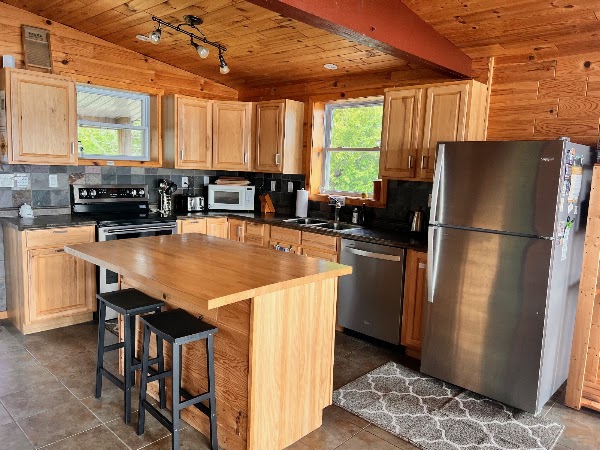 Miller Lake Ontario Rental Cottage "Loon Lodge" on the Bruce Peninsula near Tobermory 2