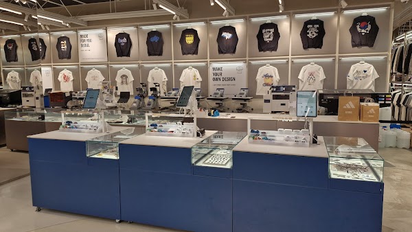 adidas Brand Flagship Seoul 4