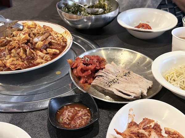 오늘도보쌈칼국수