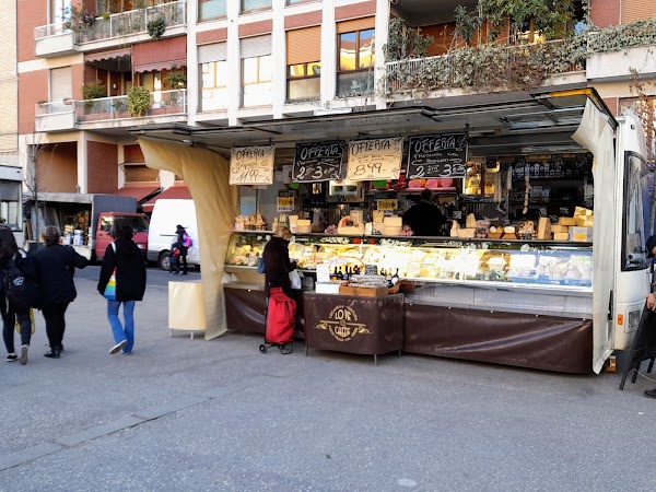 Mercato Ortofrutticolo di Viale Papiniano 1