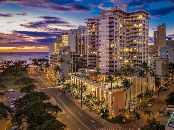 Queen Kapiʻolani Hotel Waikīkī Beach