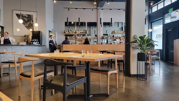 Miro Kaimuki - The Counter