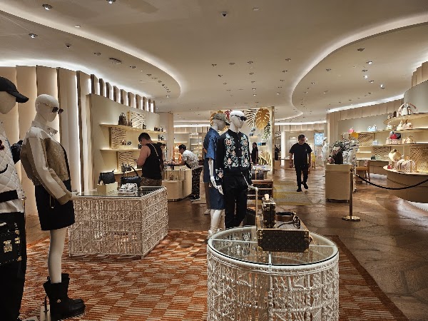 LV The Place Bangkok 2